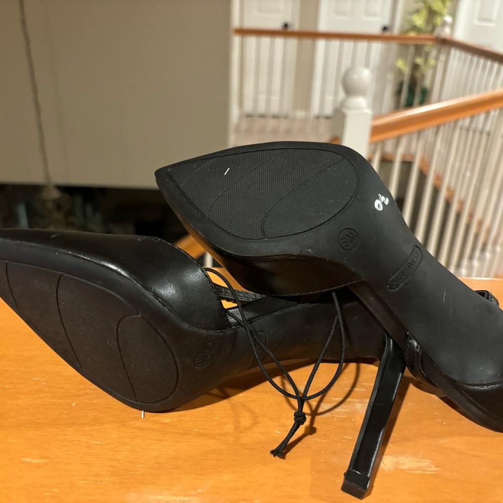 Nine West Black Shoes, Size 5.5 - Picture 3 of 3